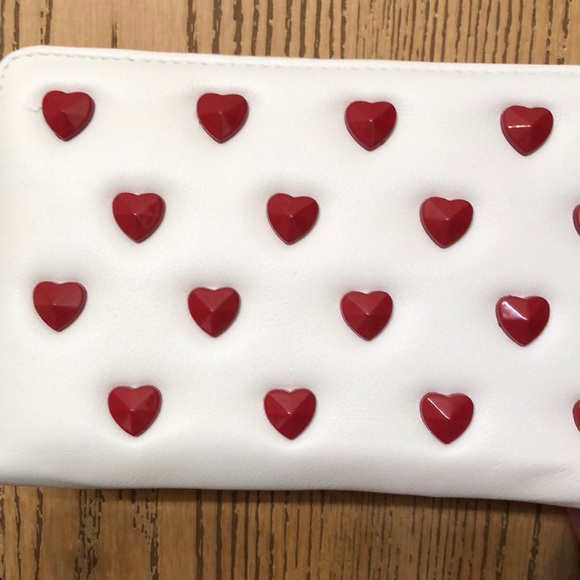 Betsey Johnson White Faux Leather & Red Heart Studded ZA Continental Wallet NWT - Picture 15 of 16